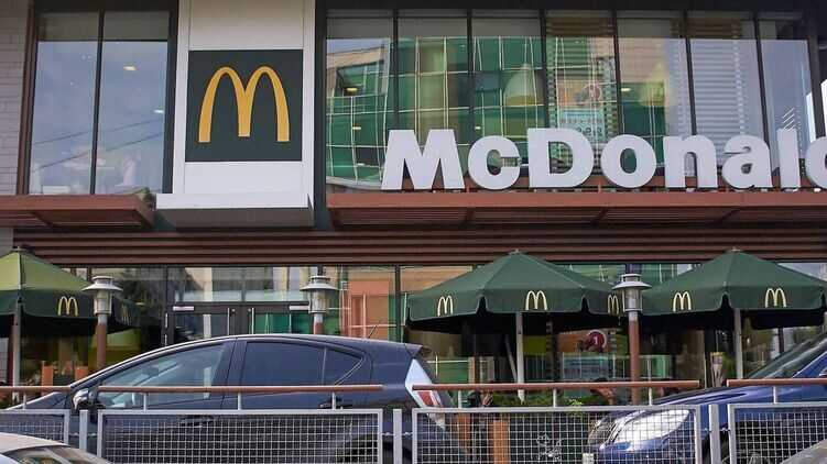 Влада Грузії звинуватила McDonald’s у ЛГБТ-пропаганді через буклет з Елтоном Джоном