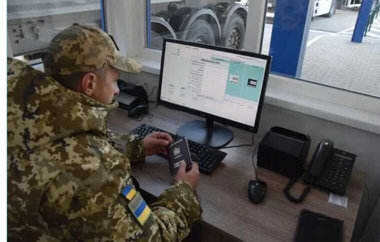 Знятих з військового обліку не випускають за кордон: юрист вказав на важливий нюанс