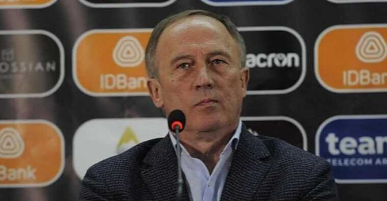 Головному тренеру збірної Вірменії Олександру Петракову заборонили відповідати на питання про Україну