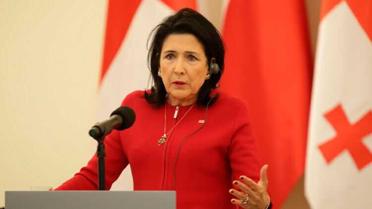 "Должен заплатить за преступления": Президент Грузии объяснила свой отказ помиловать Саакашвили