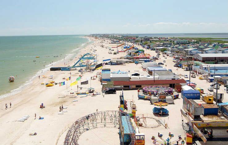 Как выглядит курортная Кирилловка на Азовском море в пик сезона