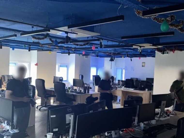 В Україні правоохоронці припинили діяльність чотирьох call-центрів, які виманювали кошти у іноземців