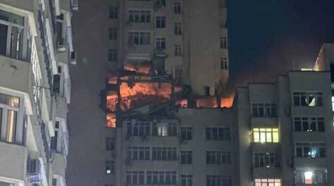 Спасатели ликвидировали пожар в столичной многоэтажке после ракетного удара окупантов