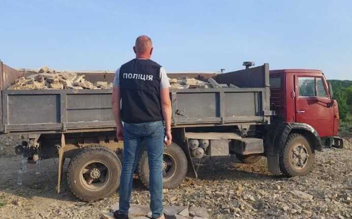 У Кам’янець-Подільскому незаконно видобували глиняний сланець