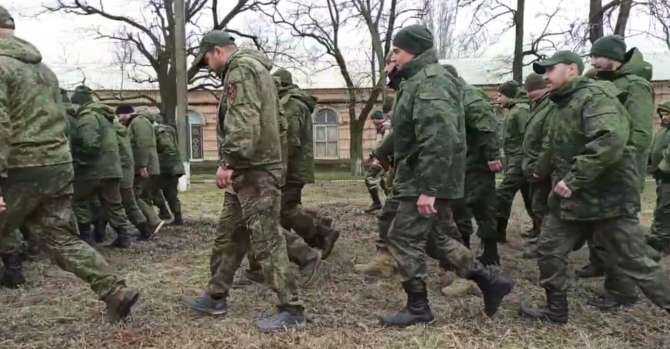 "Мобік" розповів, як командування РФ знущається з окупантів: "Б’ють і кидають у яму"