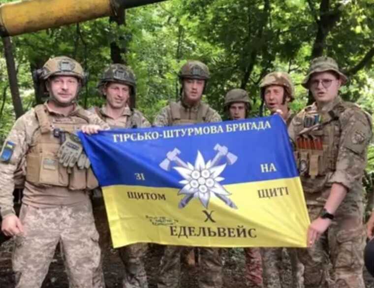 Принесуть 33 марафонці: у Вільнюсі під час саміту НАТО піднімуть фронтовий прапор України