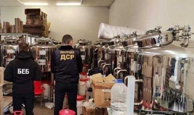 В Одесі викрили підпільне виробництво «брендових» парфумів