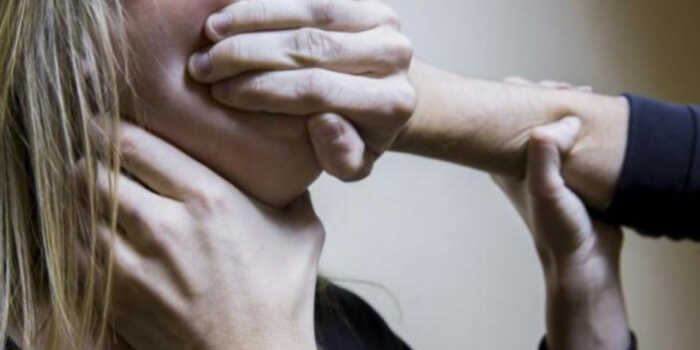 В Охтирці вітчим постійно ґвалтував падчерку та її подружку