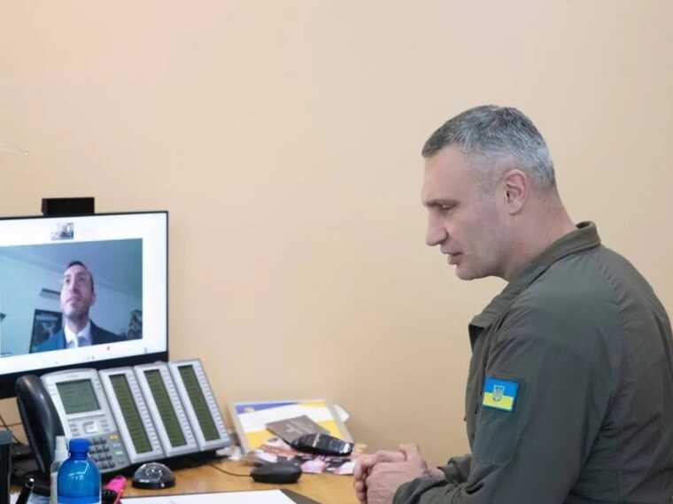 Кличко поговорив з мером Франкфурта про допомогу Україні та підтримку біженців