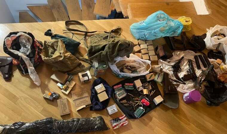 На Львівщині у лісника виявили сховище зі зброєю та боєприпасами, - СБУ