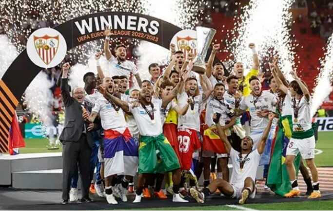 Переможець Ліги Європи виставив на трансфер всіх футболістів