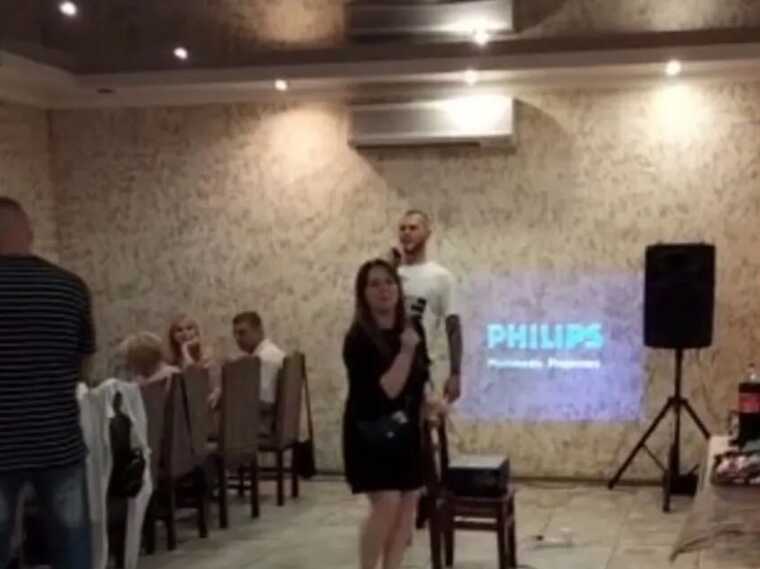 В кафе Киева пели Лепса: девушку, сделавшую замечания, вытолкали