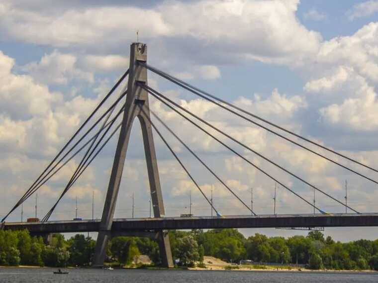 У Києві зранку виникло кілька великих заторів: де ускладнено рух авто