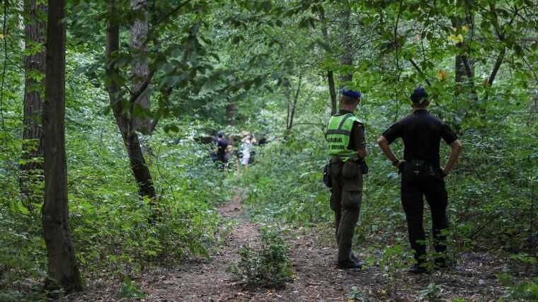 В Киевской области обнаружили тело несовершеннолетней девушки в лесополосе