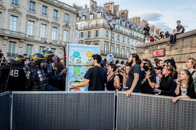 Французи охочіше жертвують гроші офіцеру, який застрелив алжирського підлітка, ніж сім’ї загиблого
