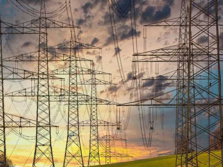 Вимкнути кондиціонери й іншу потужну техніку: енергетики закликали українців терміново скоротити витрати струму