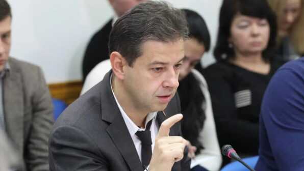 Що відомо про нардепа Алєксєєва, якого підозрюють у шахрайстві та отриманні 50 тис. доларів