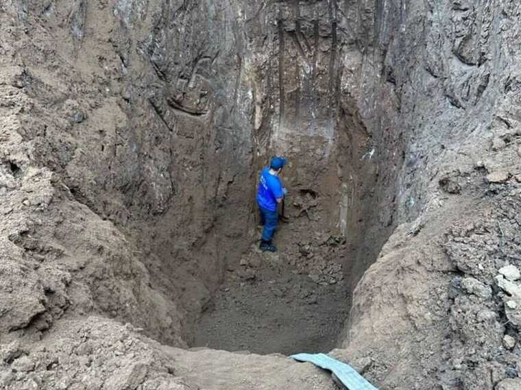 Наслідки російських бомбардувань: посеред житлового кварталу в Маріуполі знайшли нерозірвану авіабомбу ФАБ-500