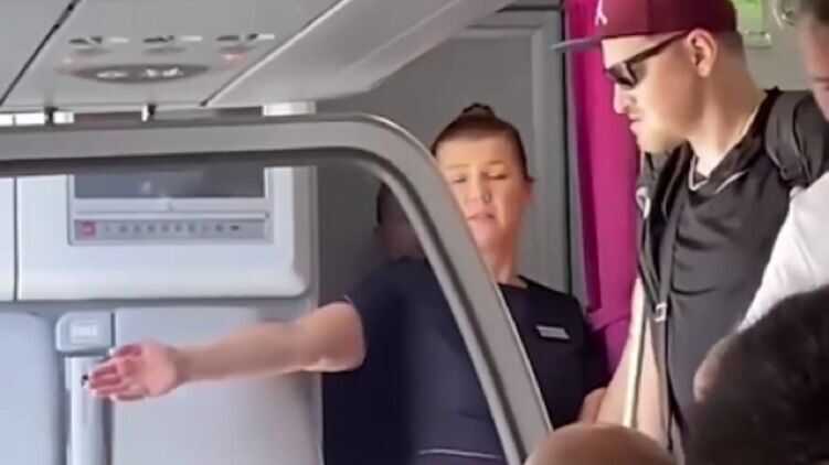 Wizz Air сняла с рейса украинского военного с ампутированной ногой