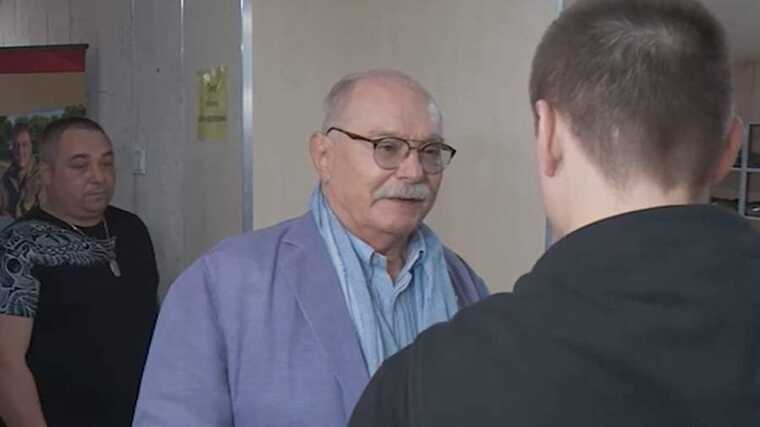 Пропагандист Міхалков зробив безглуздий подарунок для 700 окупантів: що він надіслав на передову