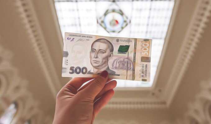 Большой банк перестал принимать купюры 500 и 1000 грн в терминалах
