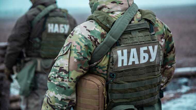 Суддя поскаржився на детективів НАБУ, які розгромили його кабінет, забрали телефон і особисті гроші