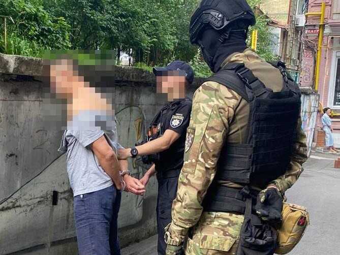 Килограмм кокаина на 100 000 долларов США: киевские оперативники задержали наркодилера