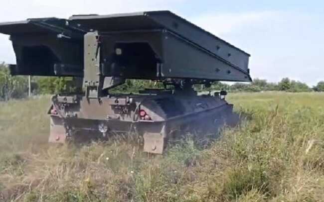 Броньована мостоукладальна машина "Biber" на базі "Leopard 1" відпрацьовує в Україні