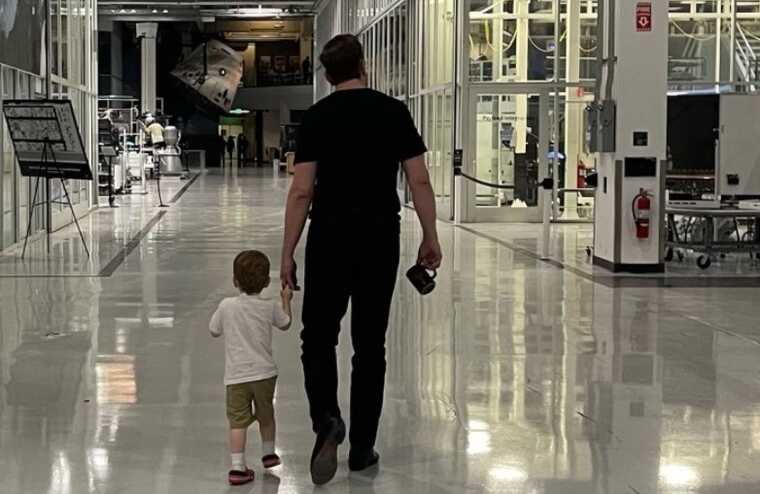 Мати Ілона Маска показала, кого її син готує собі у наступники