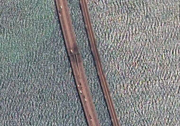 Maxar оприлюднила супутникові знімки нових руйнувань Кримського мосту