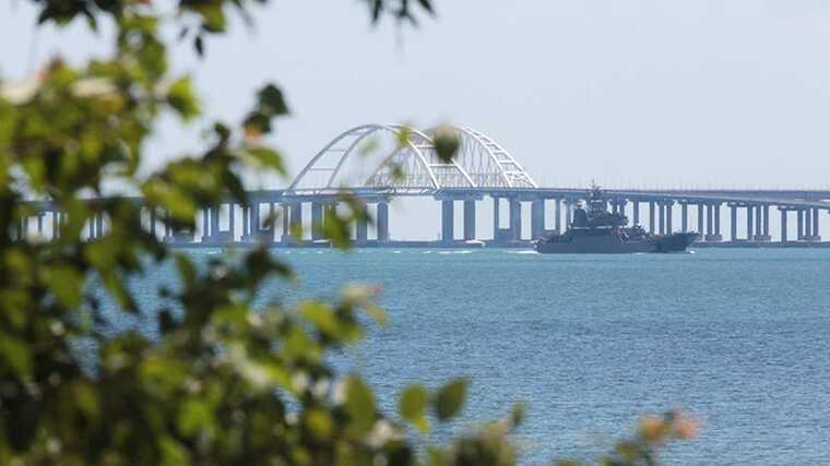 Росіянки зі сміхом розповіли про "бавовну" на Кримському мосту