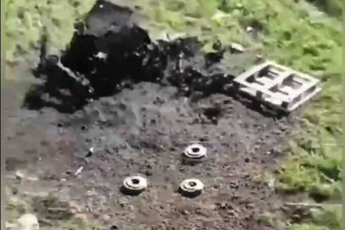 Филигранная атака: украинский дрон одновременно "минуснул" три российские мины