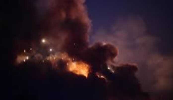 Окупанти вночі вдарили по Миколаєву: виникла пожежа в будинку, поранено семеро людей