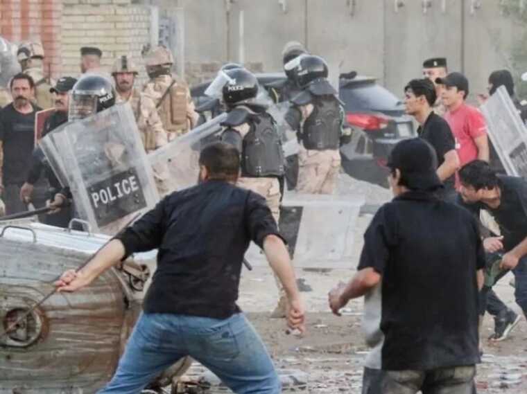 У Багдаді протестувальники увірвалися до посольства Швеції та підпалили його