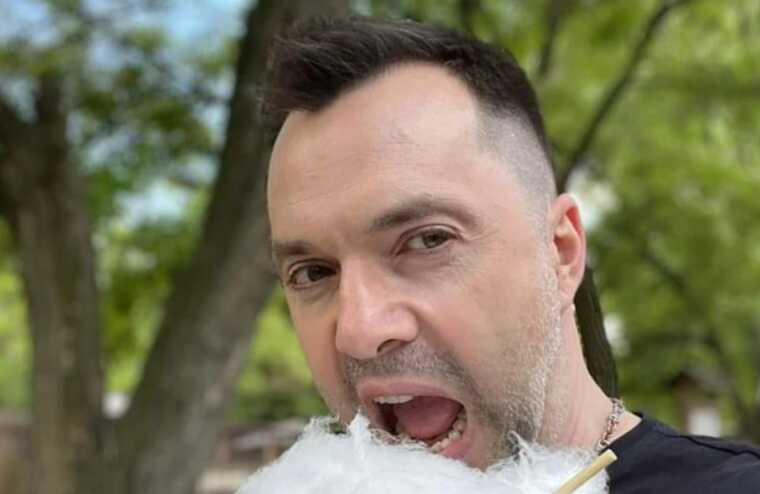 Арестович несподівано опублікував фото з оголеним торсом