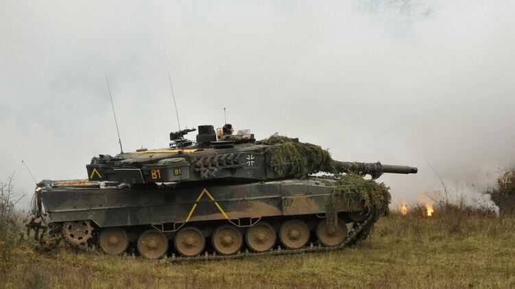 Український військовий показав танк "Леопард" без башти, підбитий під час наступу