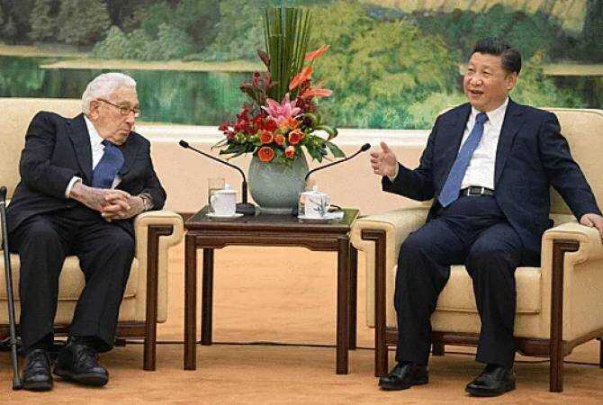 Сі Цзіньпін провів зустріч із екс-держсекретарем США Генрі Кісінджером