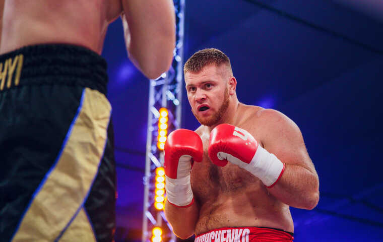 Український суперваговик піднявся з нокдауну та сенсаційно нокаутував непереможного британця, зробивши фантастичний апсет