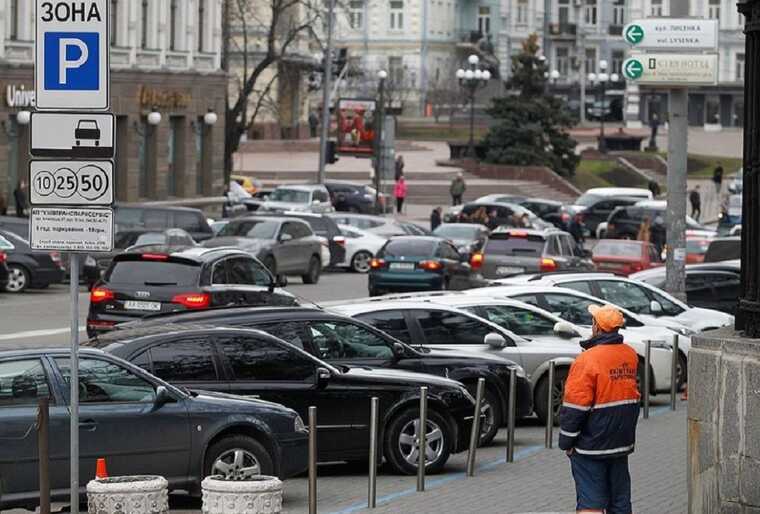Паркування у Києві знову стане платним через застосунок Цифровий