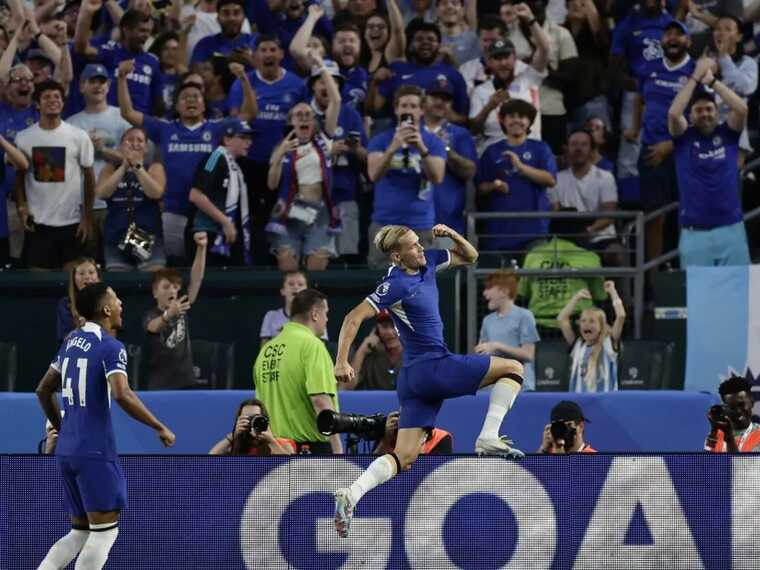 Мудрик ефектним ударом забив перший гол за "Челсі"