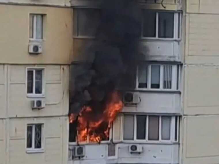 У Києві загорілася багатоповерхівка