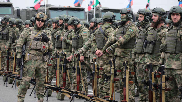 "Кадыровцы" в Донецкой области выгоняют жильцов из домов и мародерят, - Генштаб