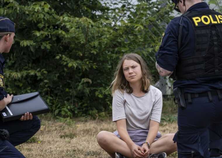 Шведську екоактивістку Грету Тунберг оштрафували через непокору поліції