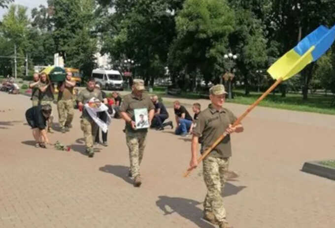 У Чернігові попрощалися з воїном, який загинув у боях за Україну
