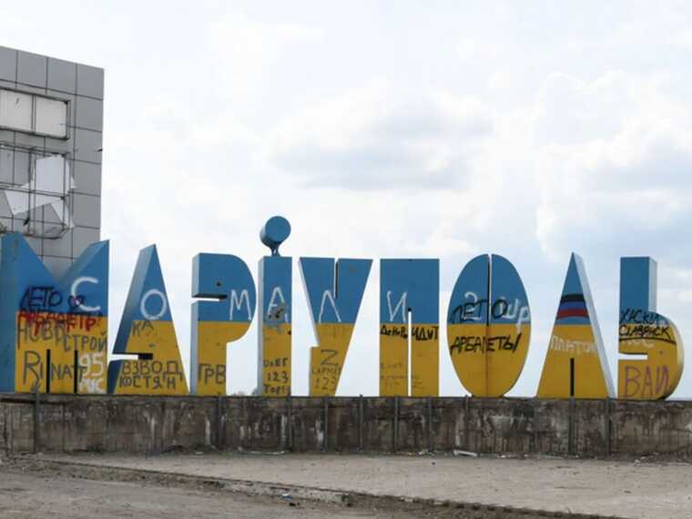 Оккупанты продолжают строить укрепления на севере Мариуполя