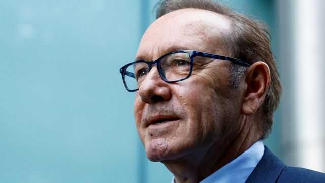 Лондонский суд оправдал Кевина Спейси по всем 9 обвинениям в сексуальных преступлениях