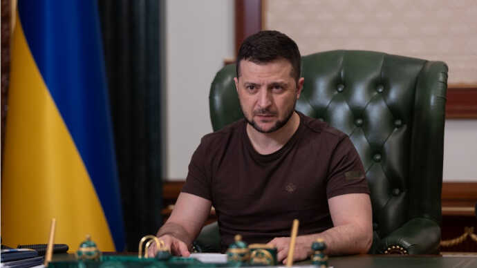 В країні знову продовжать воєнний стан та мобілізацію: Зеленський вніс законопроєкти до Ради