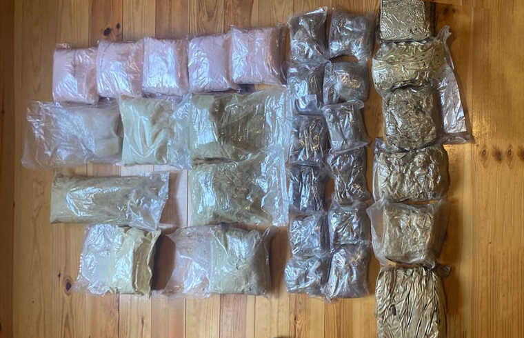 Правоохоронці припинили діяльність групи осіб, які збували оптові партії наркотиків