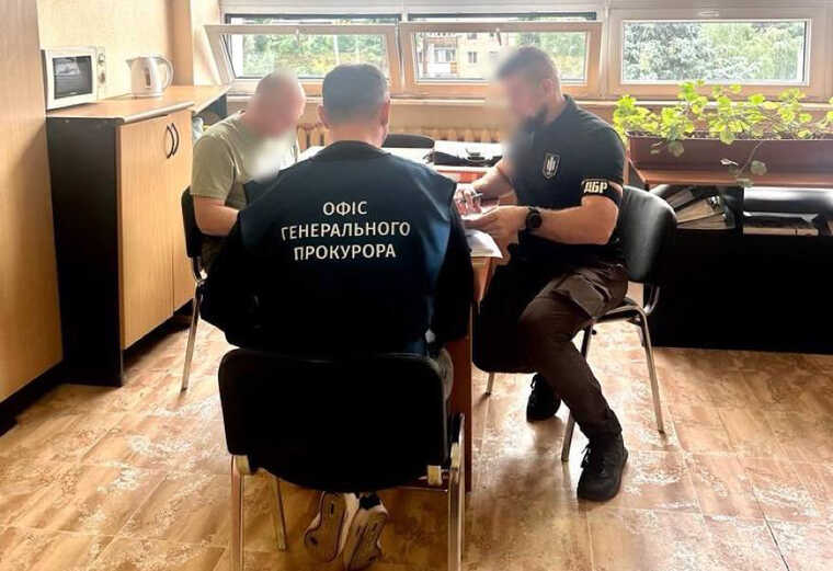 ДБР викрило керівництво податкової на схемі обкрадання бюджету