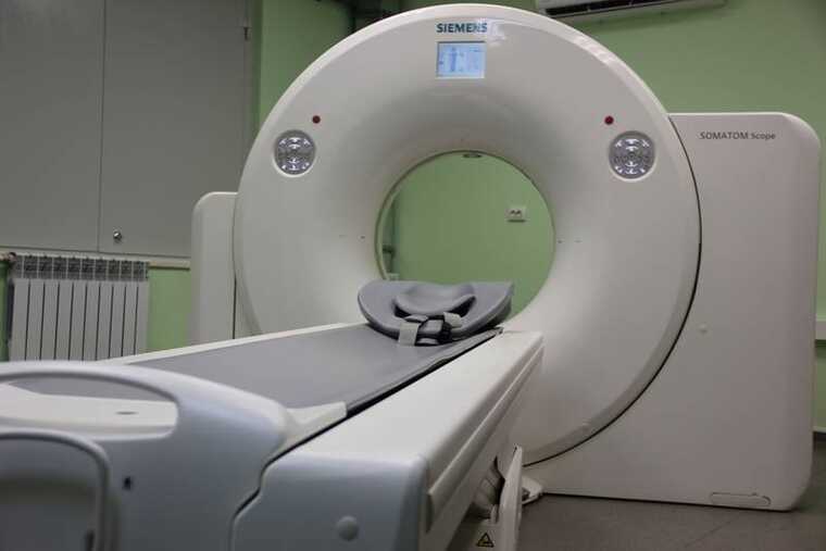 Як три фірми захопили ринок закупівель томографів під час війни — імена медичних мафіозі